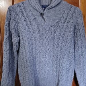 Joseph And Lyman 100% Cashmere Sweater